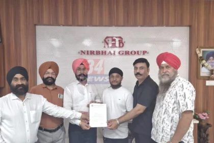 Khalsa Help Foundation च्या चंद्रपूर जिल्हा कार्यकारणी घोषणेदरम्यान पदाधिकाऱ्यांची उपस्थिती दर्शविणारे दृश्य
